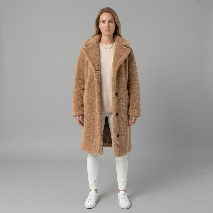 Arntrud | Damenmantel mit Reverskragen und Knopfleiste Teddyfellmantel