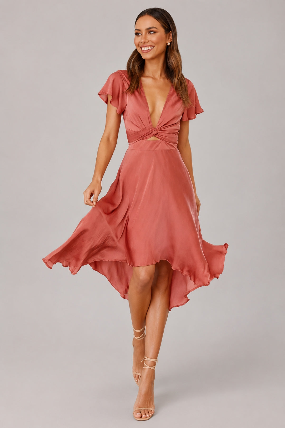 Damen-Sommerkleid in Regular-Fit | Tief ausgeschnittener V-Ausschnitt, gedrehte Taille und Flatterärmel
