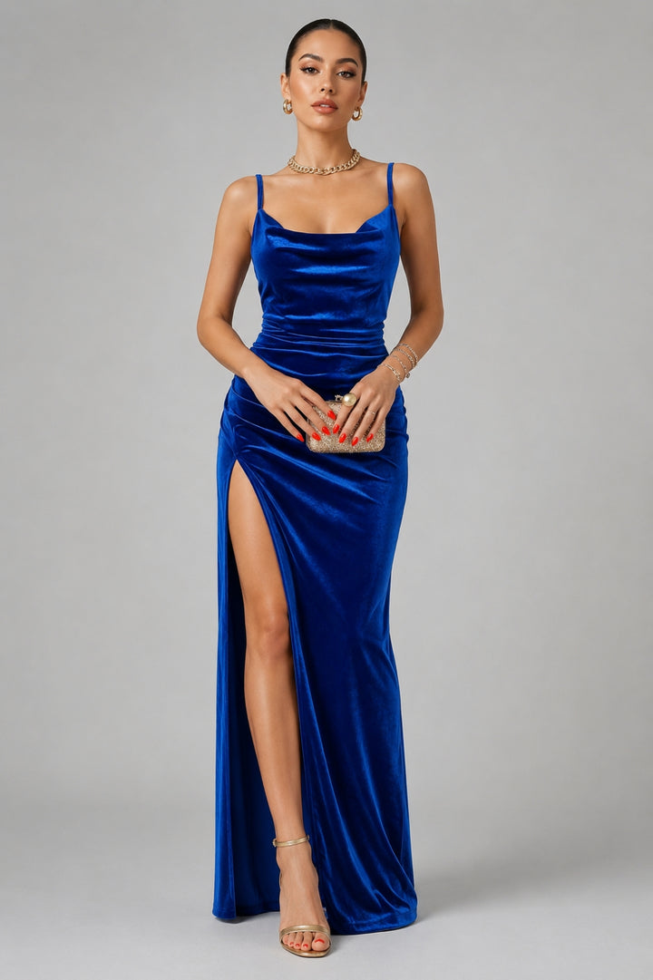 Elegantes, figurbetontes Damenkleid | Maxikleid in Bordeauxrot mit Wasserfallausschnitt, schmalen Trägern und seitlichem Schlitz