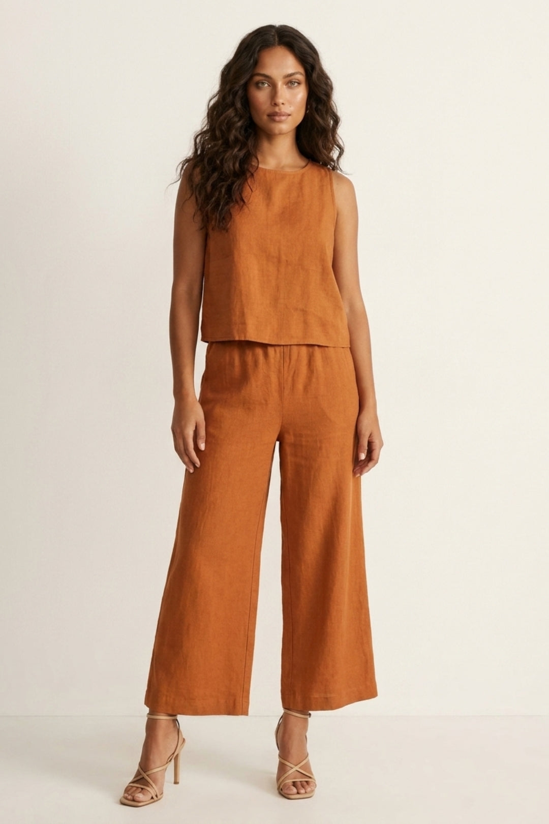 Modernes Damen-Set im fließenden Schnitt | Ärmelloses Oberteil und weite Hose im Leinen-Look