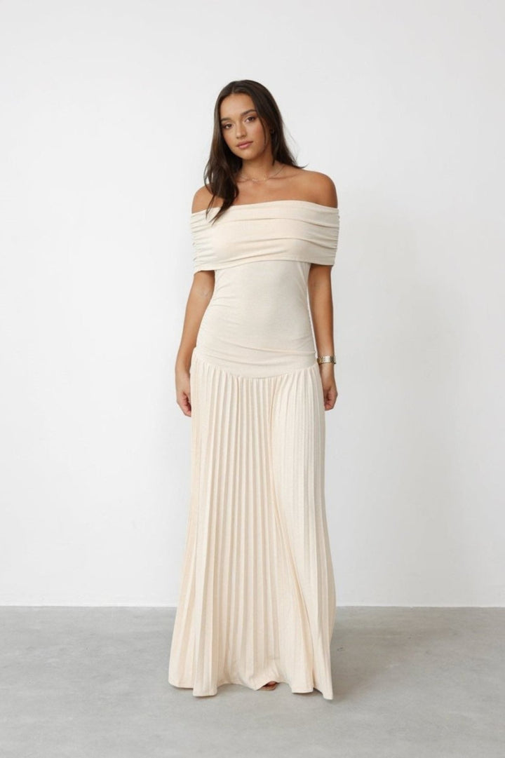 Elegantes, figurbetontes Damenkleid | Freie Schultern | Langer Faltenrock | Hochzeitsgäste