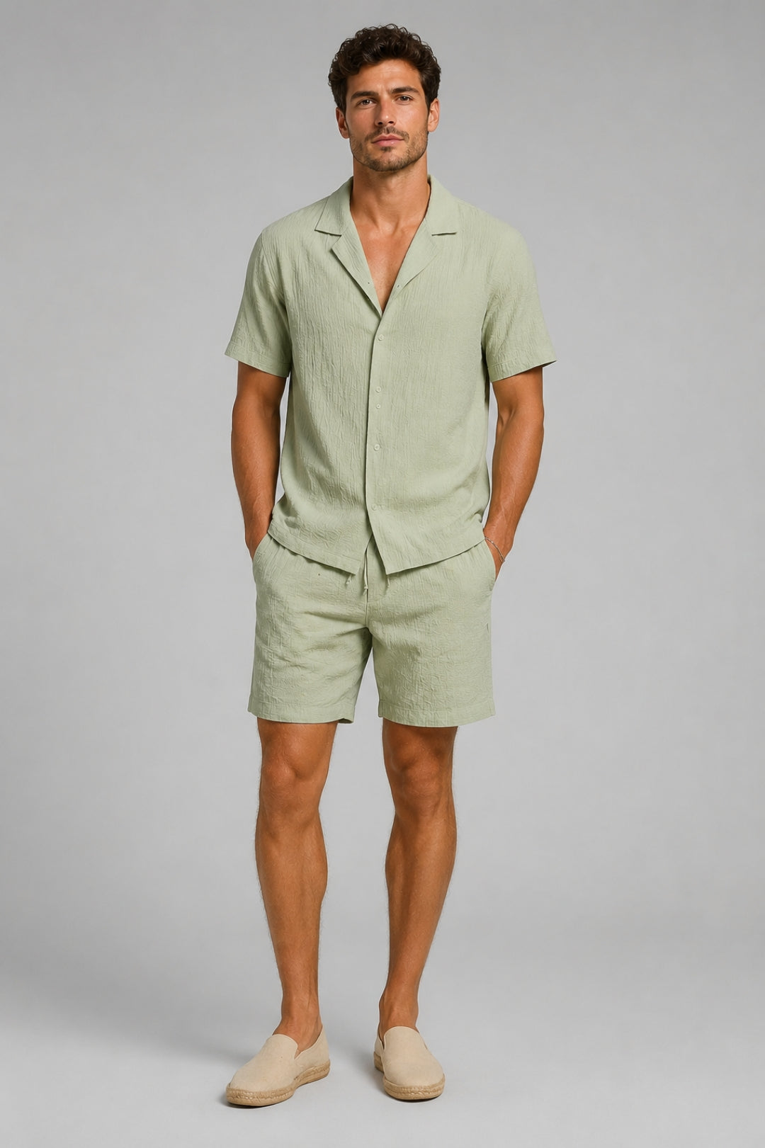 Sommer-Set aus Leinen für Herren: kubanisches Hemd und dazu passende, schicke Shorts