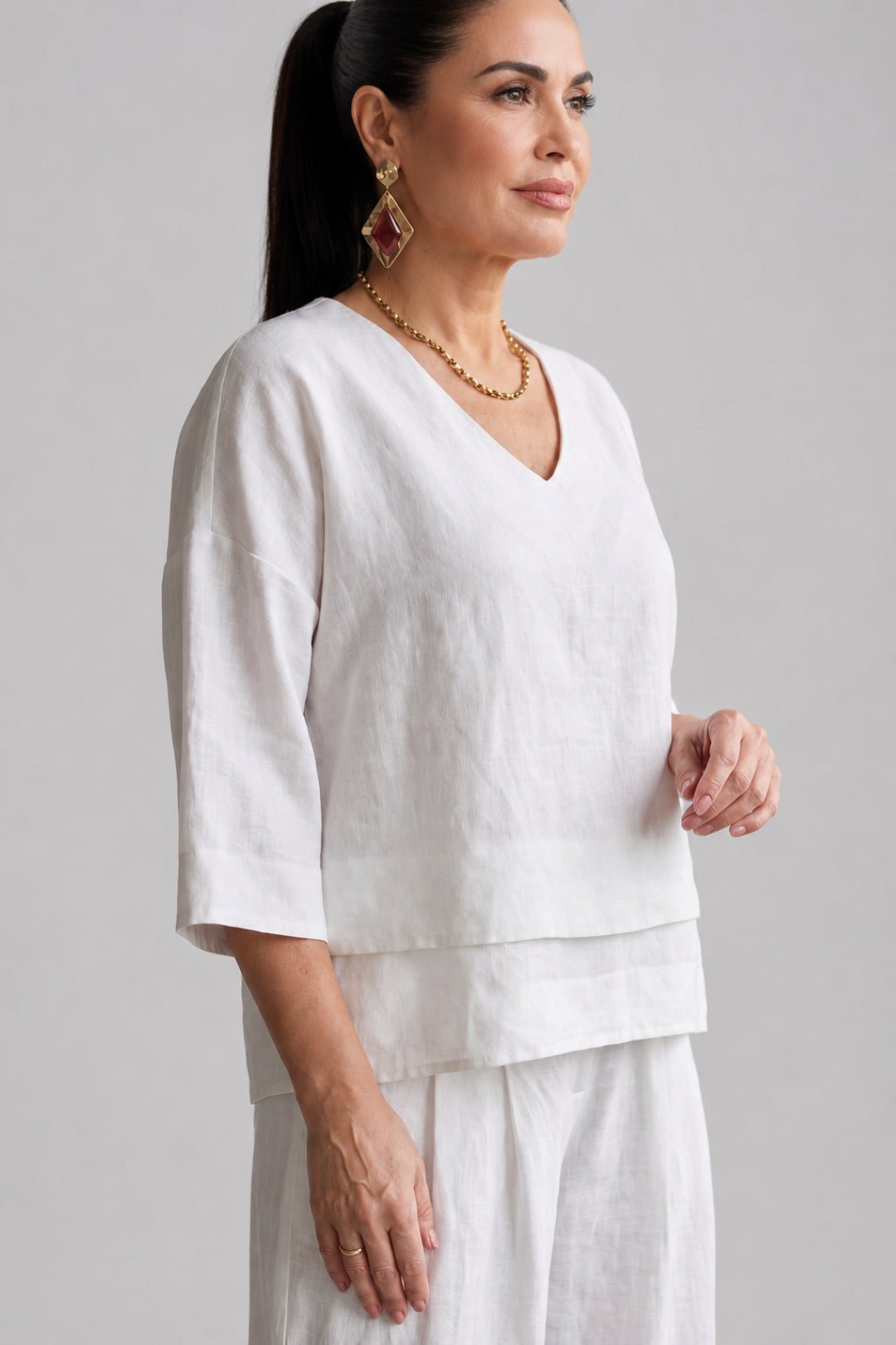 Elegantes 2-teiliges Leinen-Set für Damen: Top mit Lagenlook und V-Ausschnitt sowie weite, elegante Hose