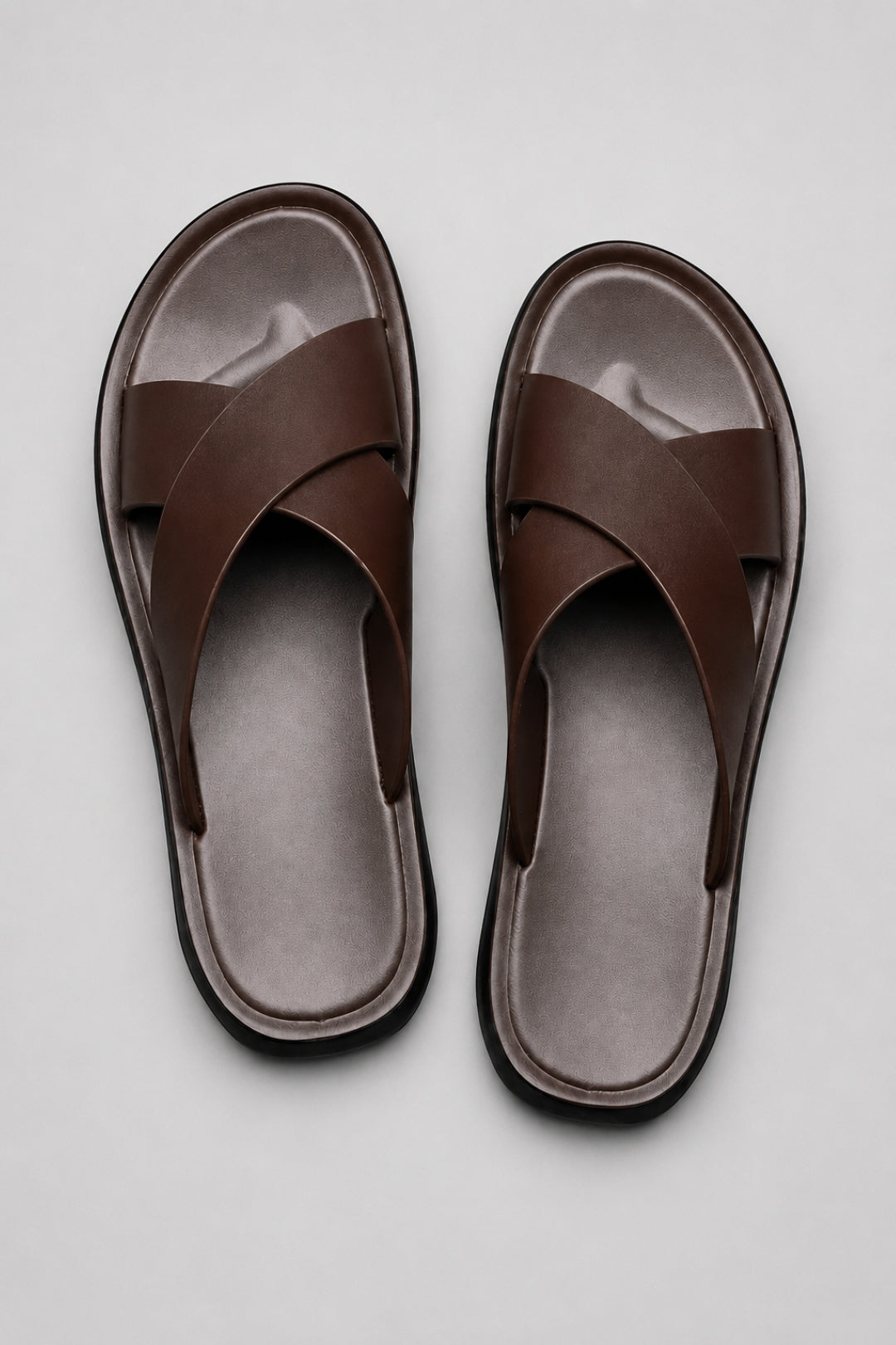 Herren Pantoffeln | Offene Zehen mit Kreuzriemen | PU &amp; Rutschfeste Gummisohle | Leichter Sommerschuh
