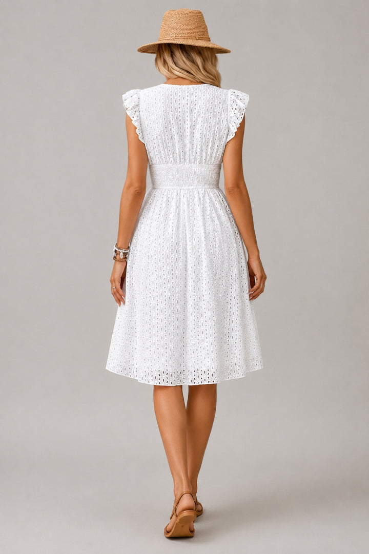 Figurbetontes Sommerkleid für Damen | V-Ausschnitt, durchbrochene Stickereien, Rüschenärmel