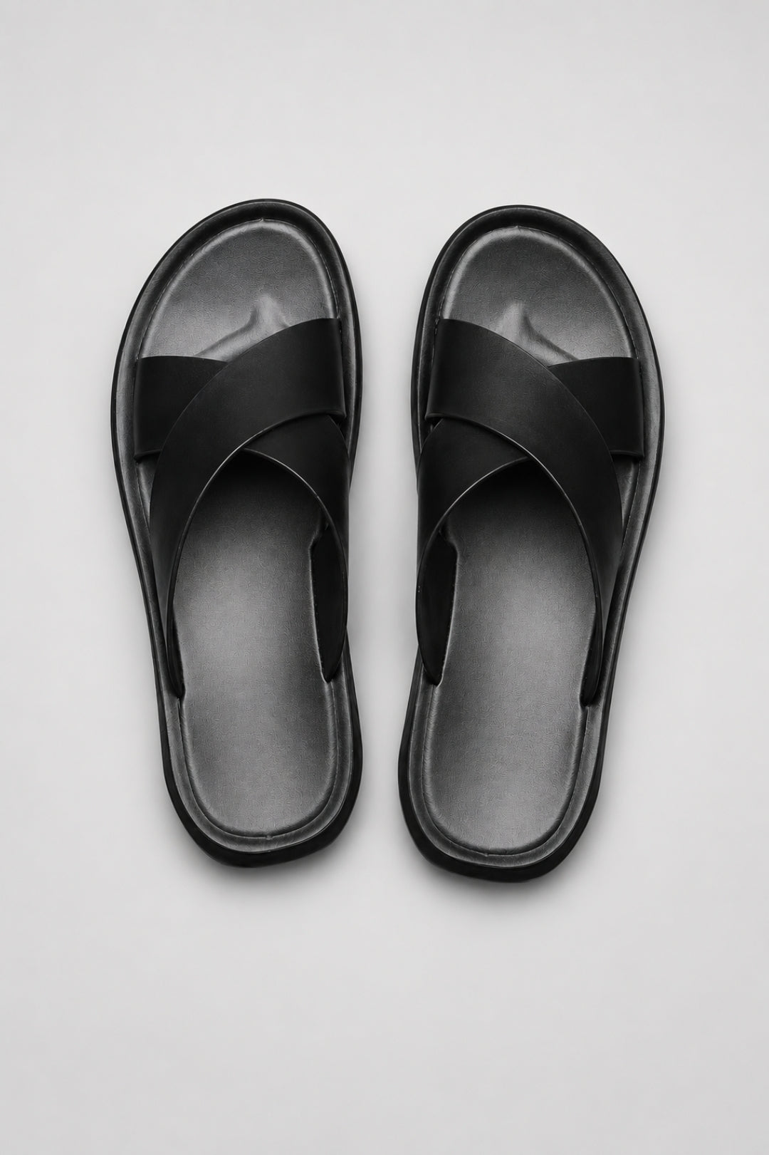 Herren Pantoffeln | Offene Zehen mit Kreuzriemen | PU &amp; Rutschfeste Gummisohle | Leichter Sommerschuh