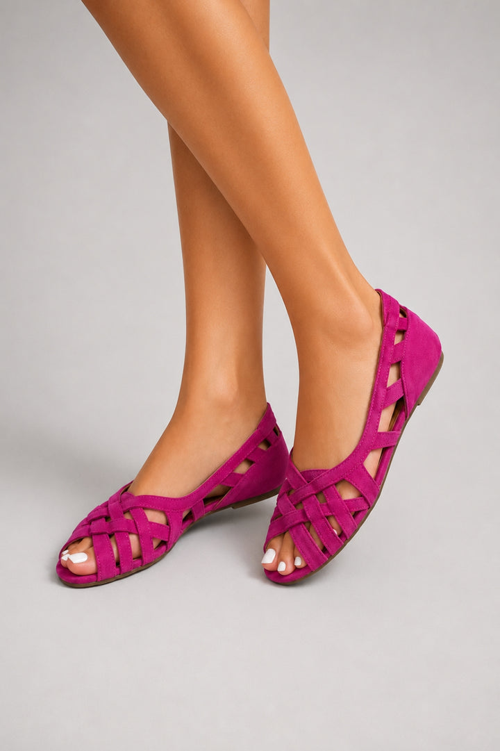 Damen-Sandalen im Boho-Stil mit enger Passform | Beige mit geflochtenen, gekreuzten Riemen, Fersenriemen und flacher Sohle