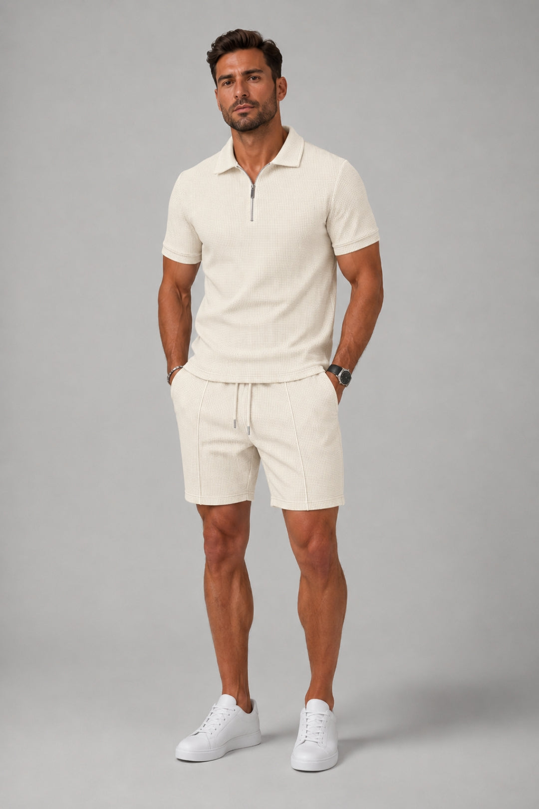 Herren-Set in taillierter Passform | Kurzärmliges Polohemd mit Reißverschluss und dazu passende Shorts mit Struktur