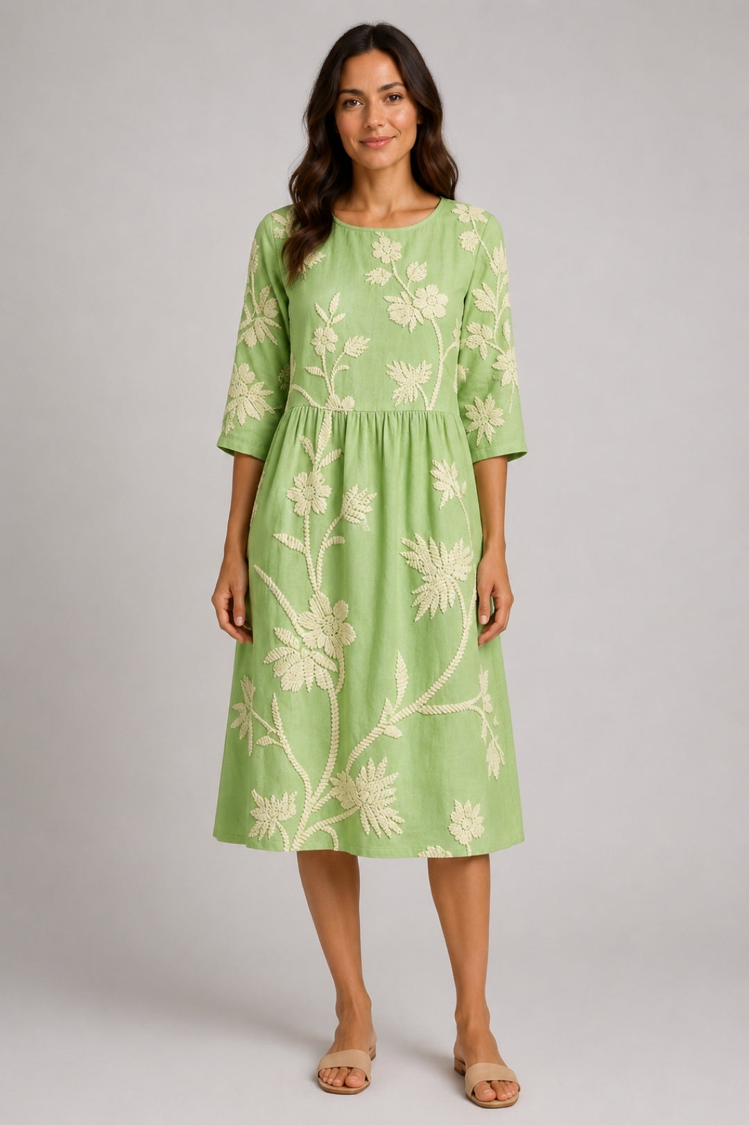 Boho-Midi-Kleid für Damen aus Leinen mit Blumenstickereien und eleganter geraffter Taille