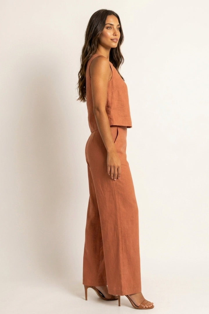 Modernes Damen-Set im fließenden Schnitt | Ärmelloses Oberteil und weite Hose im Leinen-Look