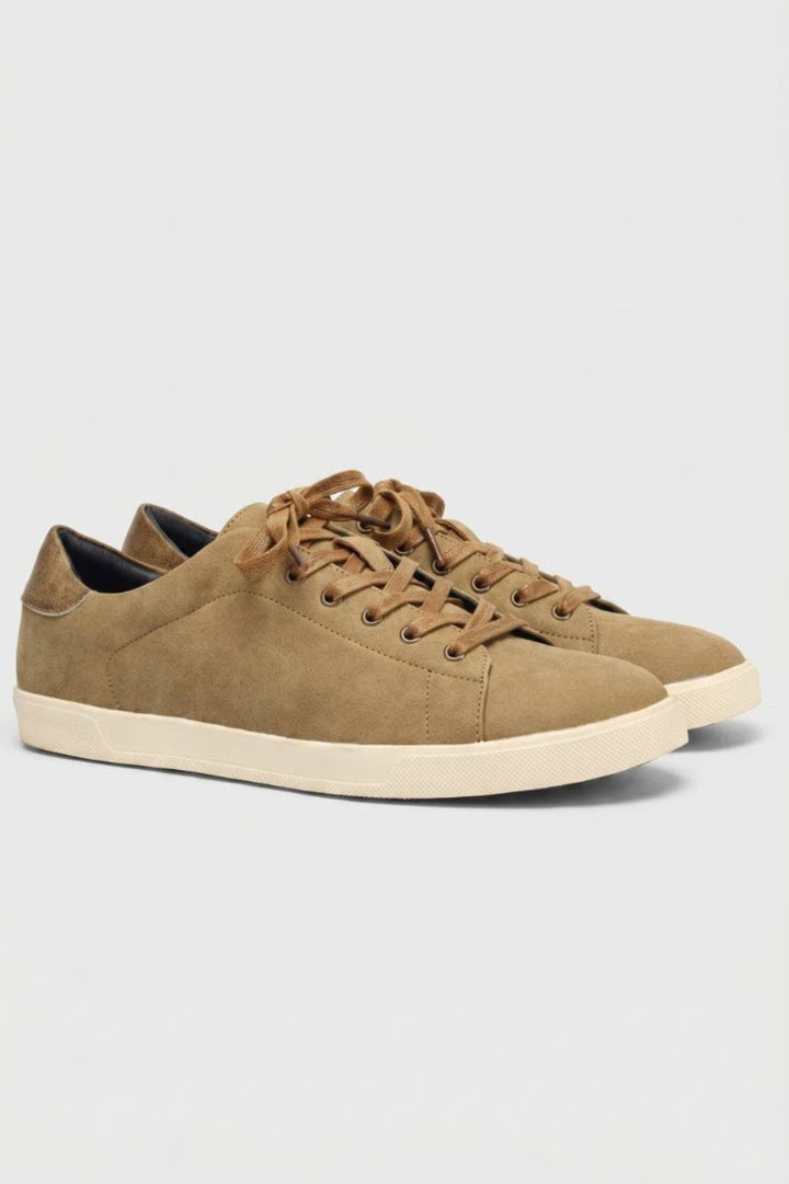 Herren-Sneaker im Low-Top-Schnitt | Minimalistischer Wildleder-Look | Ton-in-Ton-Schnürung | Urbaner Look