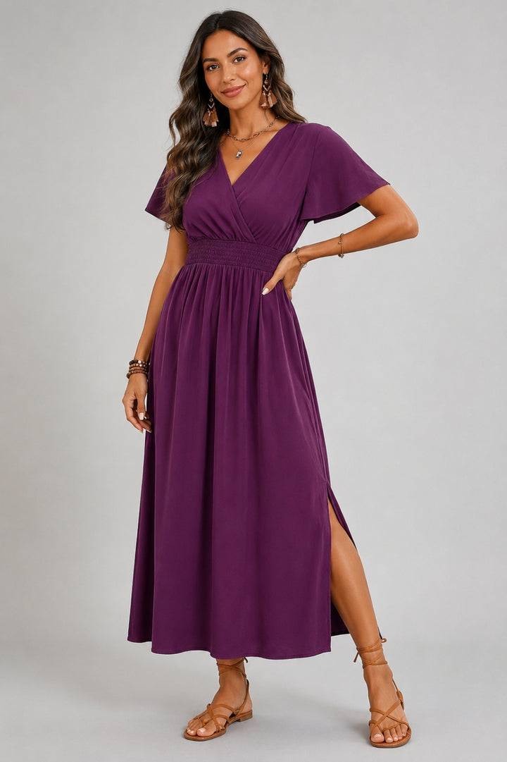 Boho-Kleid für Damen mit fließendem Schnitt | Langes Kleid in Salbeigrün mit gekreuztem V-Ausschnitt, gesmokter Taille und Schmetterlingsärmeln