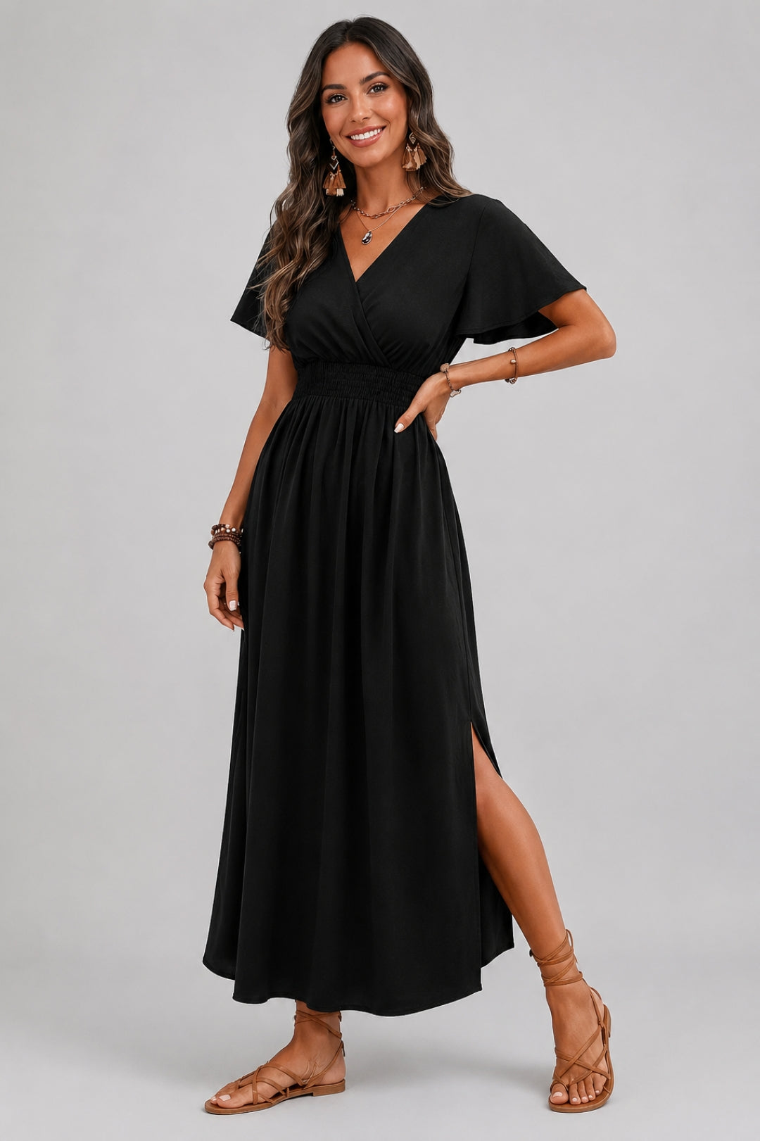 Boho-Kleid für Damen mit fließendem Schnitt | Langes Kleid in Salbeigrün mit gekreuztem V-Ausschnitt, gesmokter Taille und Schmetterlingsärmeln