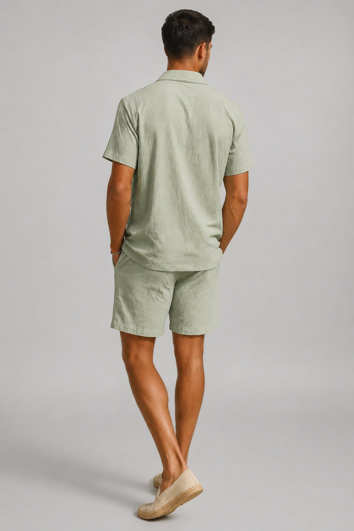 Sommer-Set aus Leinen für Herren: kubanisches Hemd und dazu passende, schicke Shorts