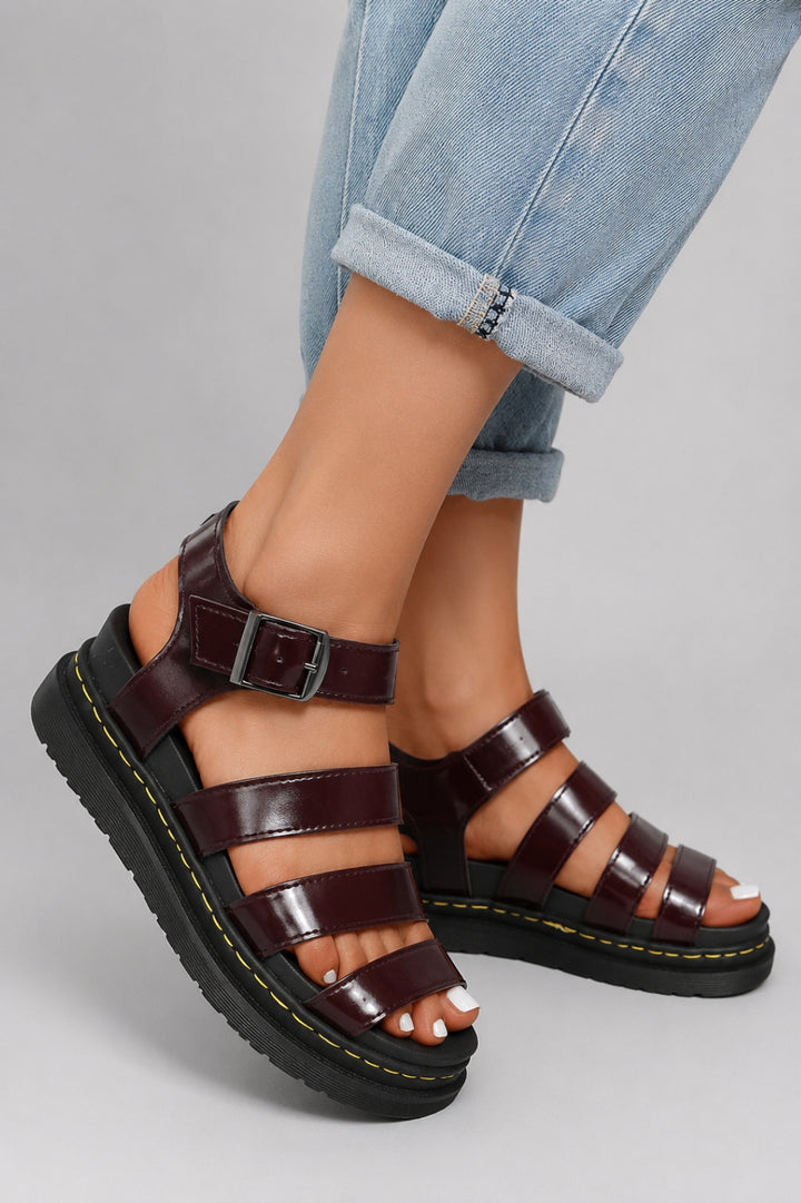 Lässige Damensandalen | Mehrere Riemen, geriffelte Plateausohle und Lederoptik