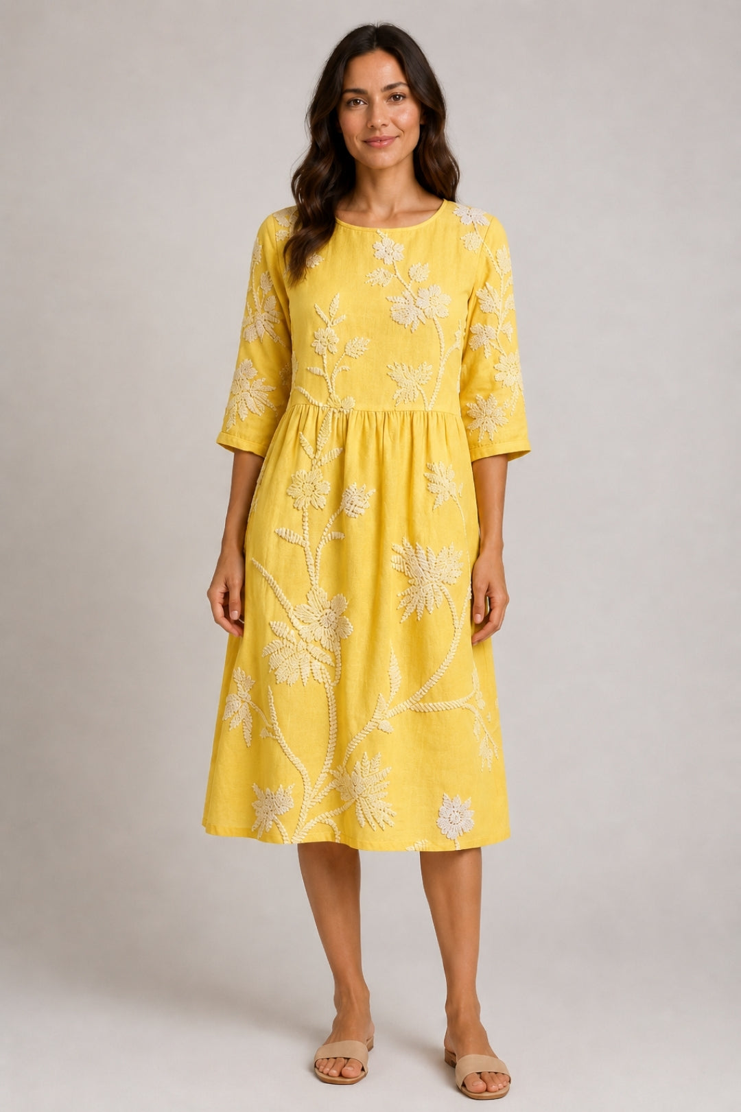 Boho-Midi-Kleid für Damen aus Leinen mit Blumenstickereien und eleganter geraffter Taille