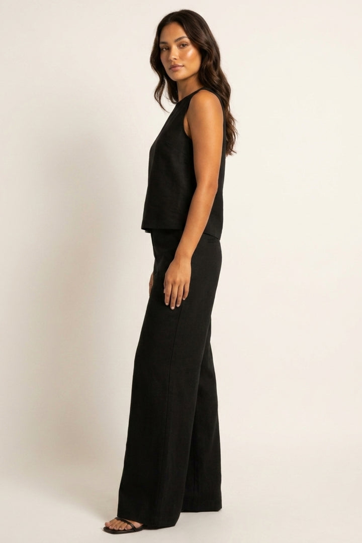 Modernes Damen-Set im fließenden Schnitt | Ärmelloses Oberteil und weite Hose im Leinen-Look