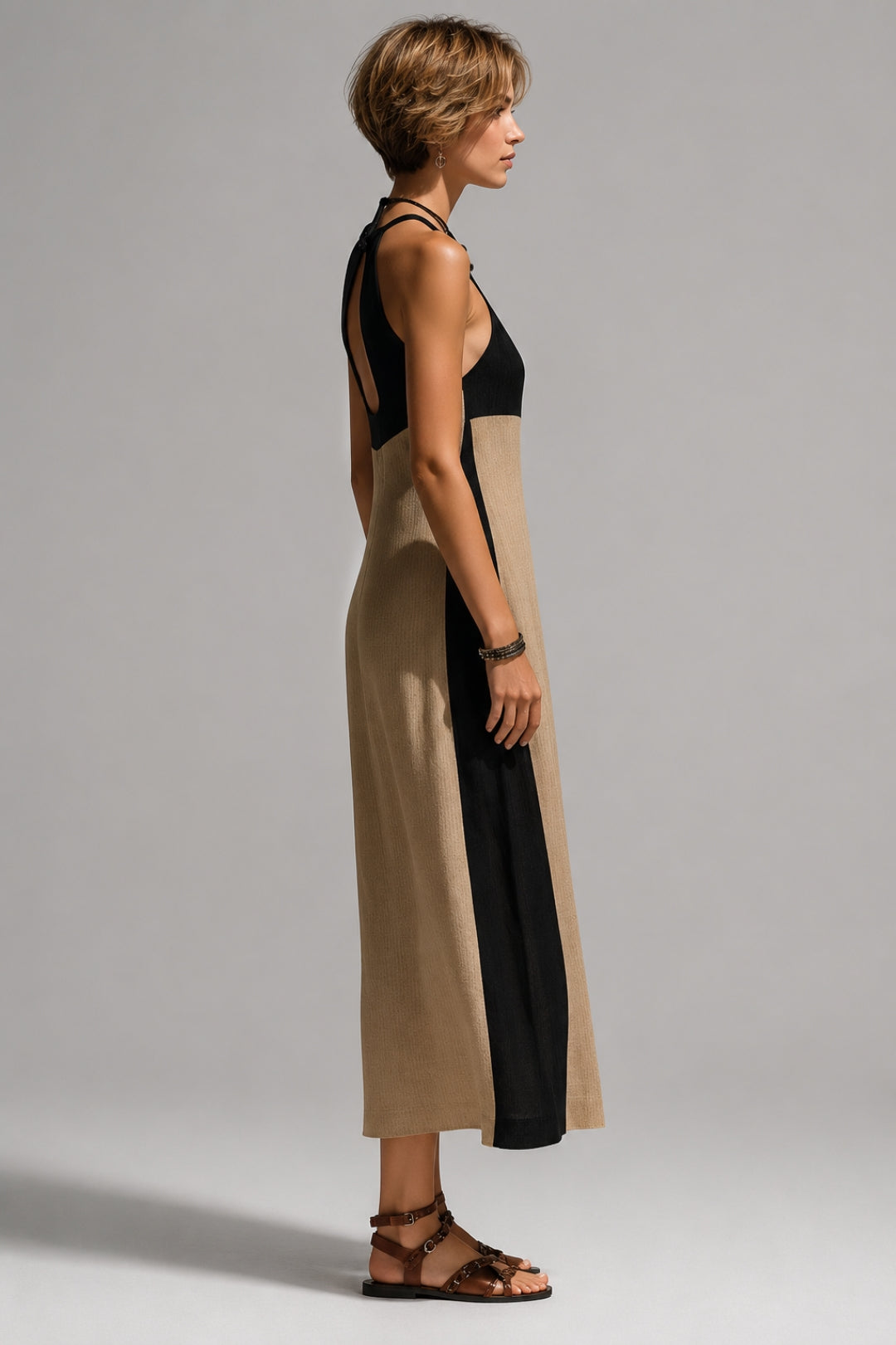Figurbetontes Maxikleid für Damen | Neckholder-Ausschnitt, mittiger Ausschnitt, Kontraste im Leinen-Look
