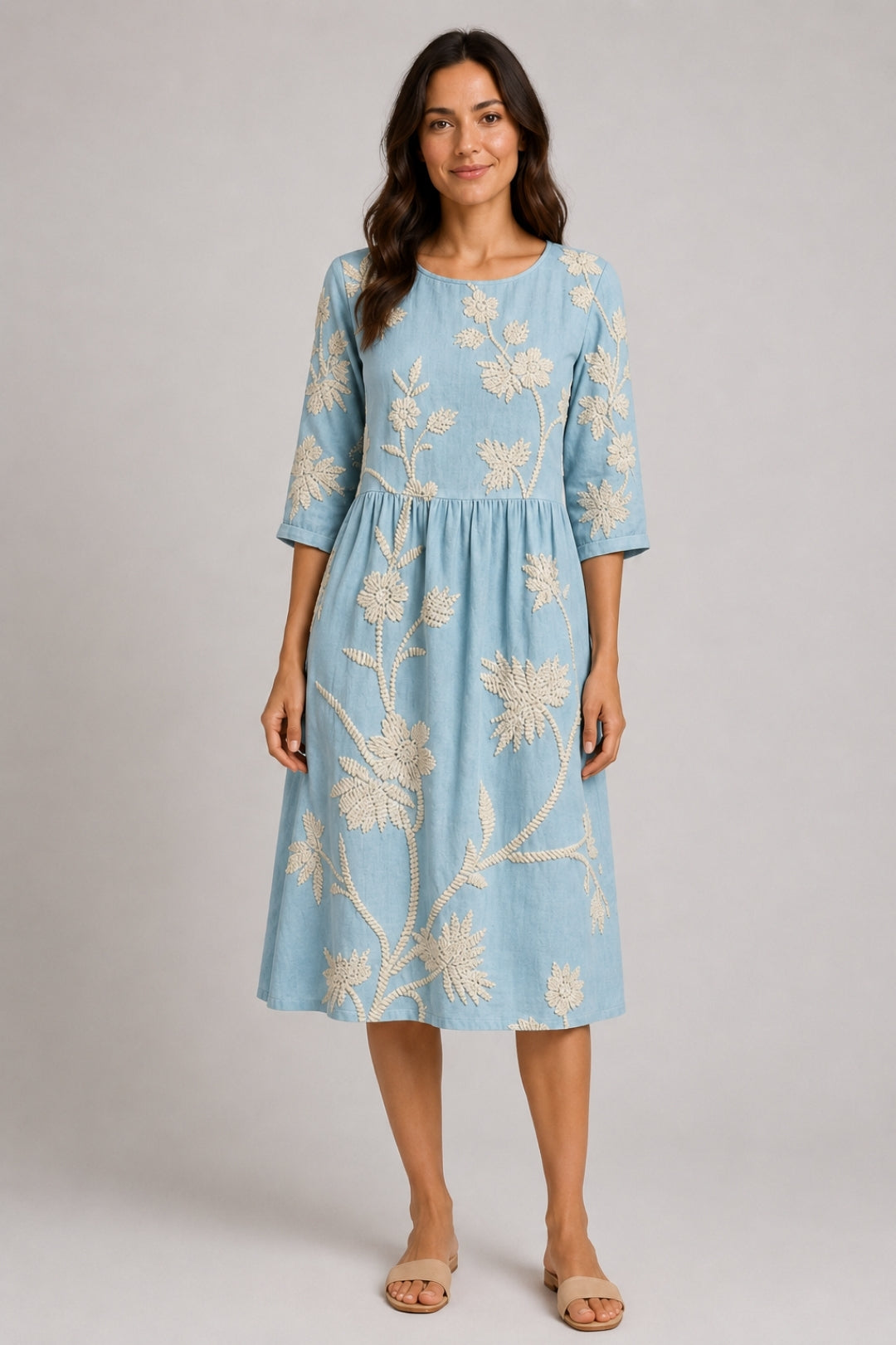 Boho-Midi-Kleid für Damen aus Leinen mit Blumenstickereien und eleganter geraffter Taille