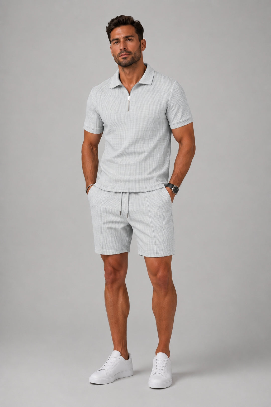 Herren-Set in taillierter Passform | Kurzärmliges Polohemd mit Reißverschluss und dazu passende Shorts mit Struktur