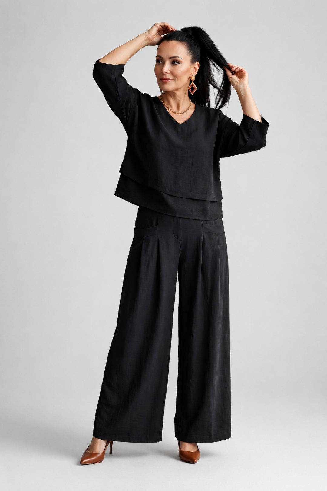 Elegantes 2-teiliges Leinen-Set für Damen: Top mit Lagenlook und V-Ausschnitt sowie weite, elegante Hose