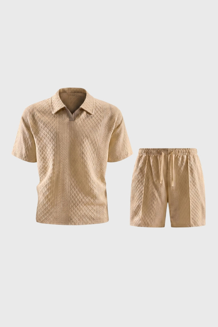 Herren-Set im lässig-schicken Stil | Kurzärmeliges Polohemd | Passende Shorts | Reliefstruktur