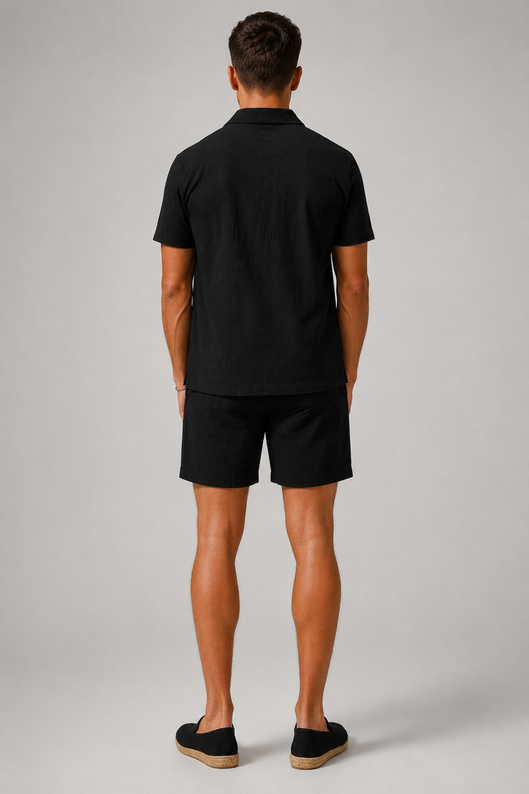 Sommer-Set aus Leinen für Herren: kubanisches Hemd und dazu passende, schicke Shorts
