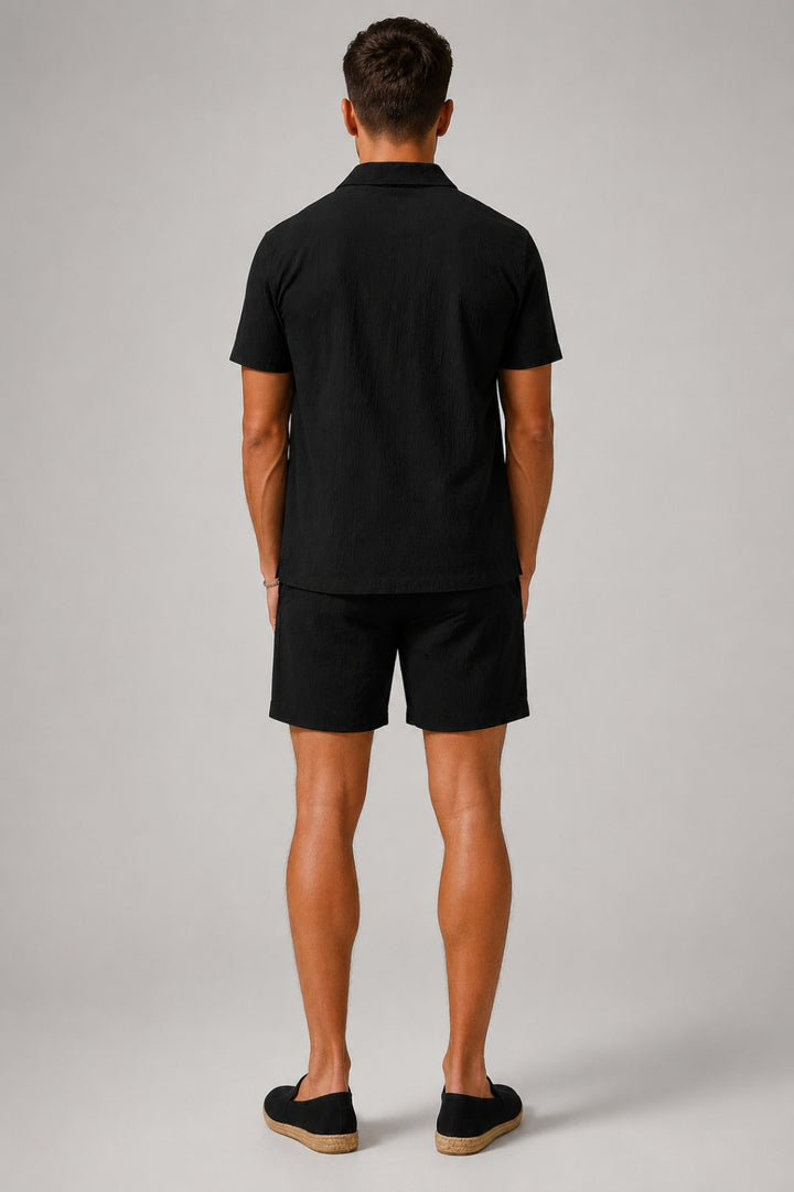 Sommer-Set aus Leinen für Herren: kubanisches Hemd und dazu passende, schicke Shorts