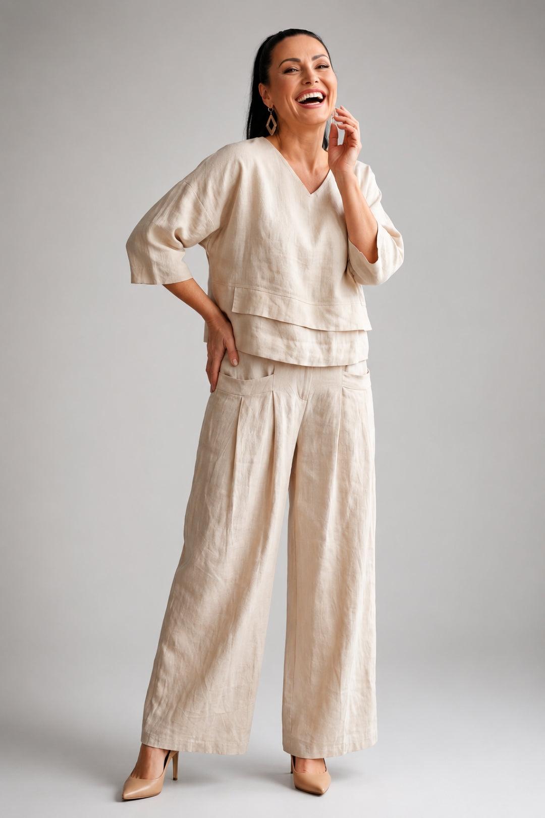 Elegantes 2-teiliges Leinen-Set für Damen: Top mit Lagenlook und V-Ausschnitt sowie weite, elegante Hose