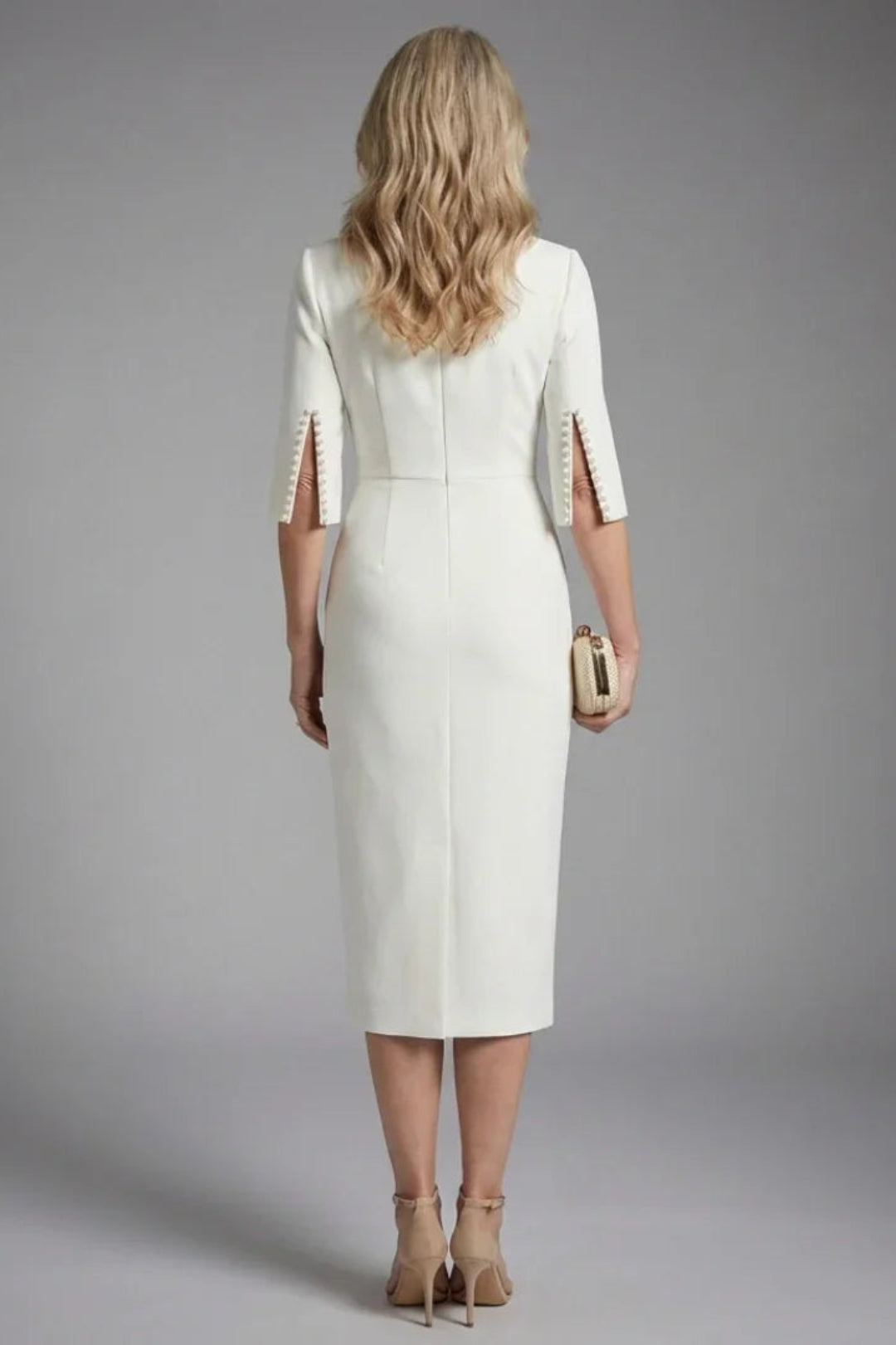 Figurbetontes Hochzeitsgastkleid für Damen | Schwarz, Midi-Länge, ausgestellte Ärmel und Perlenverzierung