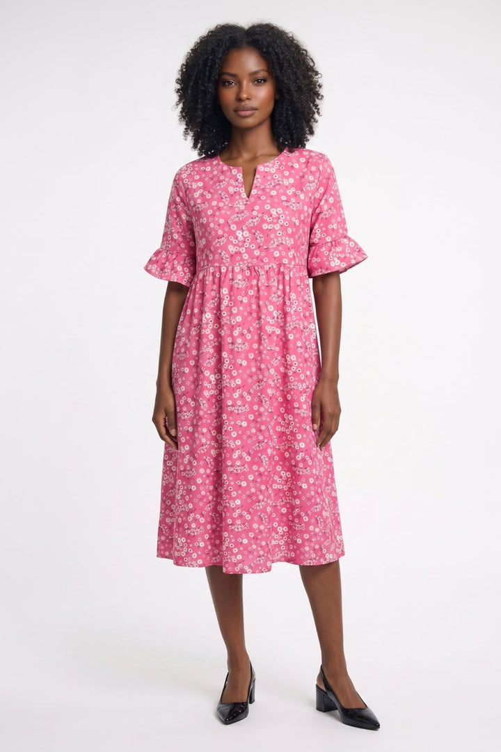 Rosa Midikleid | Blumenprint &amp; Rüschenärmel | Boho-Stil