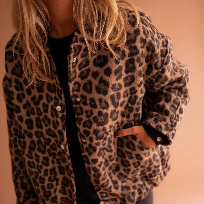 Irmtrud | Damen mit Leopardenmuster und Knopfleiste Übergangsjacke