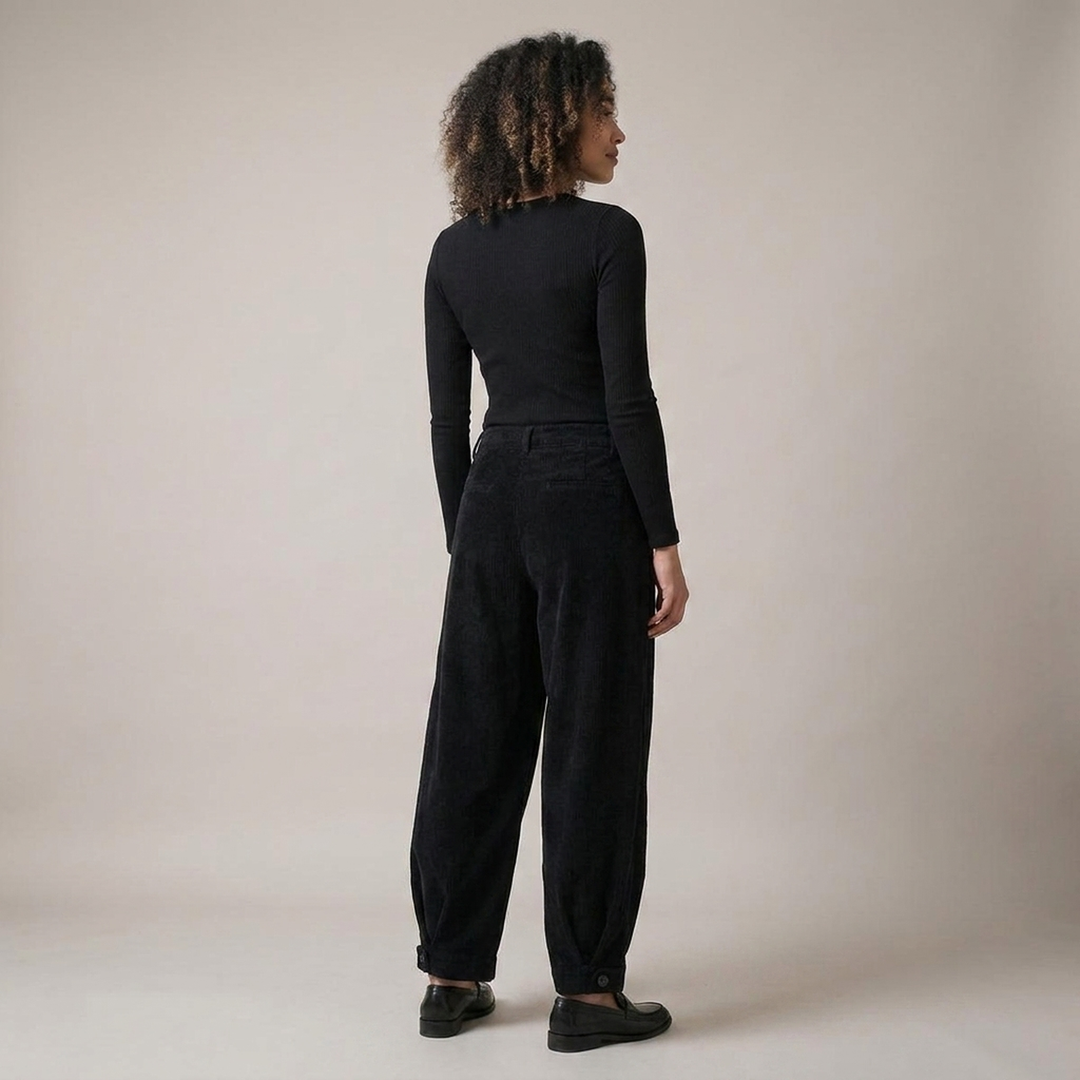 Jutta | Damen mit weitem Bein und Bundfalten Stoffhose