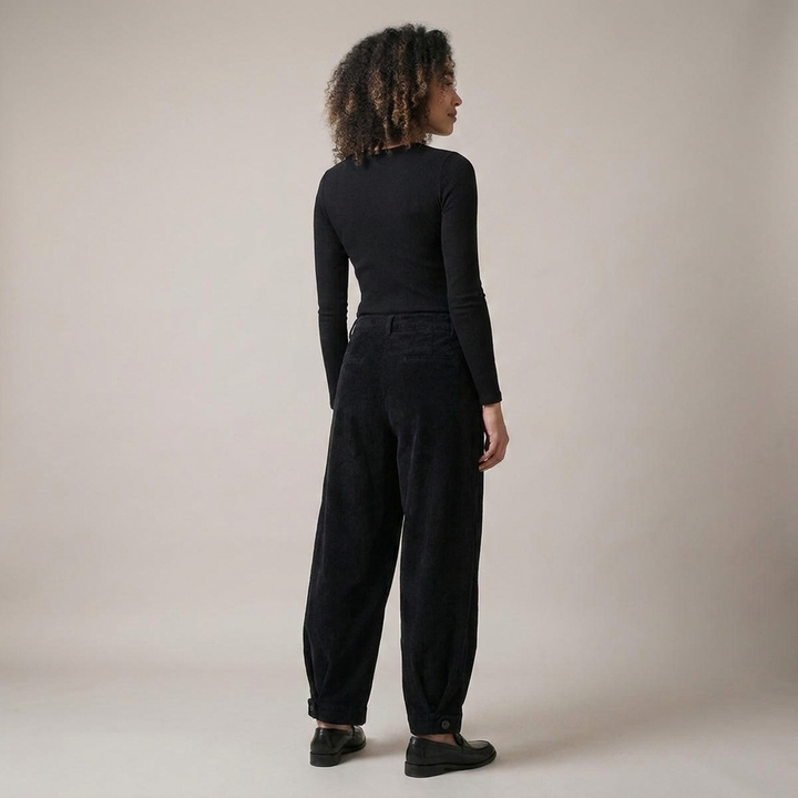 Jutta | Damen mit weitem Bein und Bundfalten Stoffhose