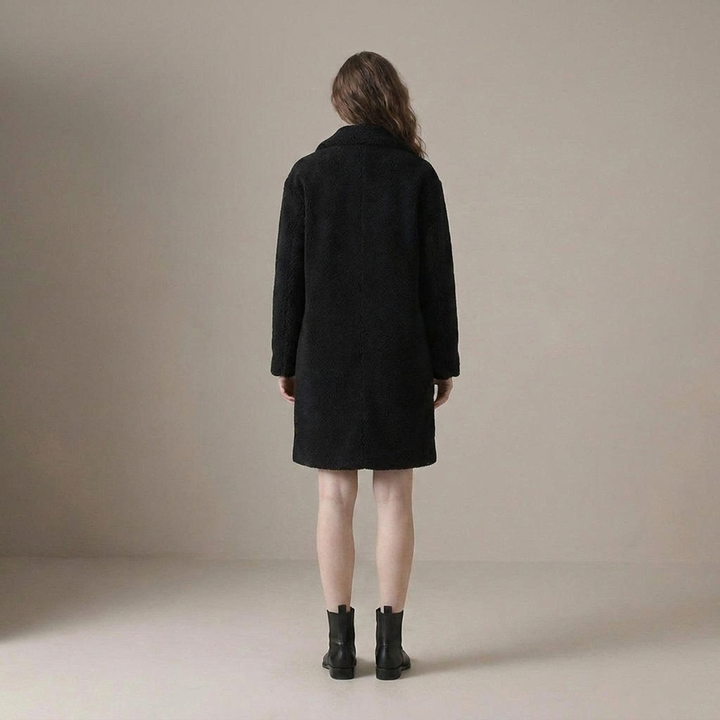 Svanhild | Damen mit Reverskragen und Doppelknopfleiste Wollmantel