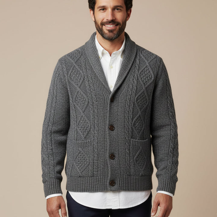 Achatius | Herren Strickjacke mit Zopf und Schalkragen